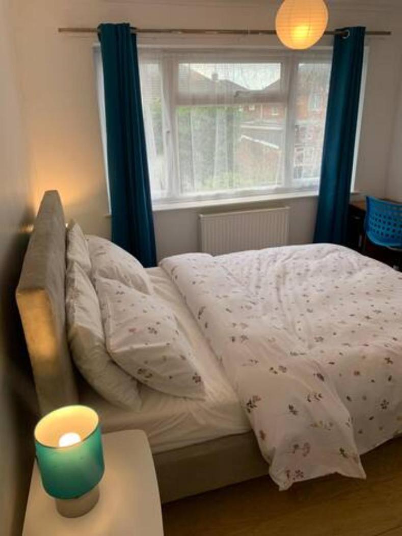 Luton Airport Guest House In Quiet And A Very Pleasant Area, Near London Luton Airport With Free Parking, Wifi, Smart Tv Exterior foto