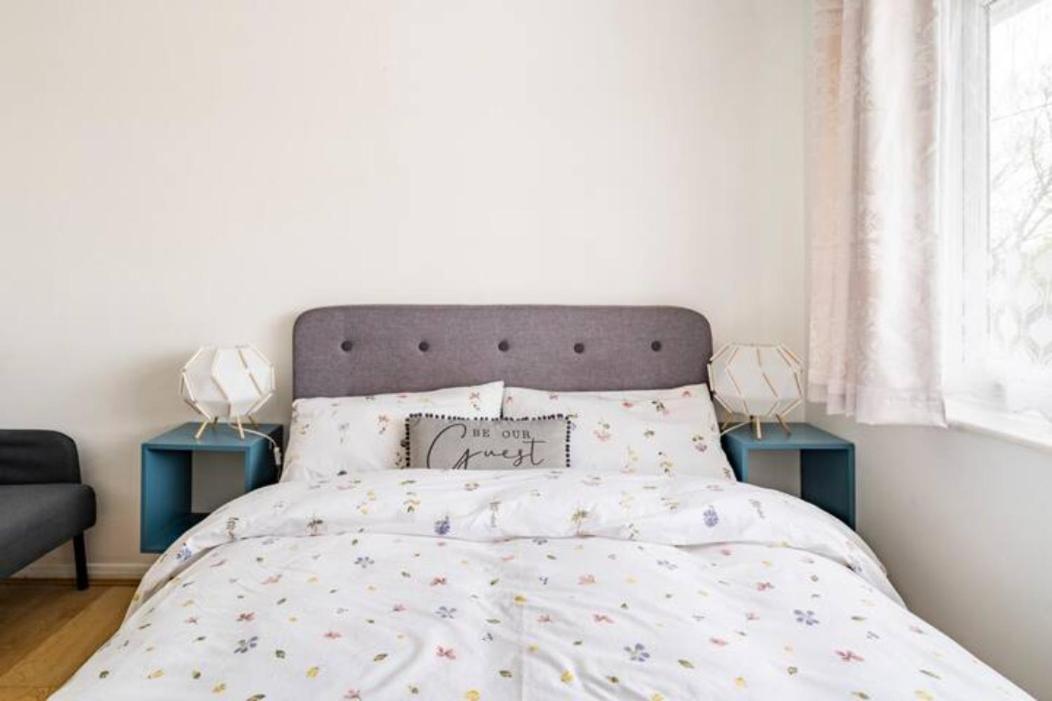 Luton Airport Guest House In Quiet And A Very Pleasant Area, Near London Luton Airport With Free Parking, Wifi, Smart Tv Exterior foto