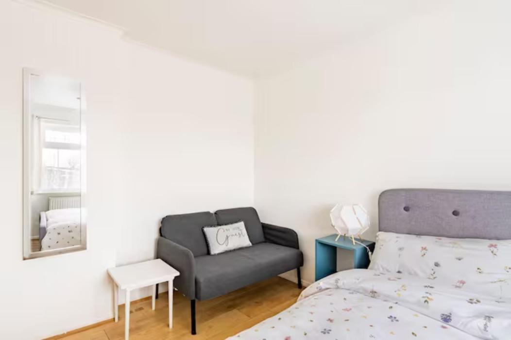 Luton Airport Guest House In Quiet And A Very Pleasant Area, Near London Luton Airport With Free Parking, Wifi, Smart Tv Exterior foto