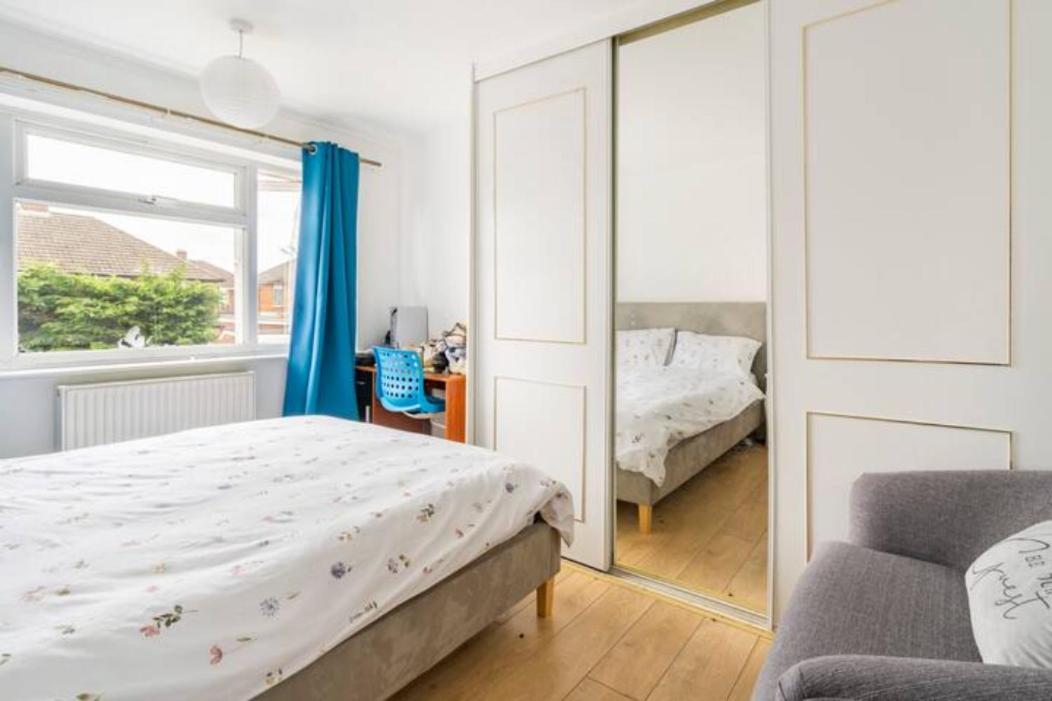Luton Airport Guest House In Quiet And A Very Pleasant Area, Near London Luton Airport With Free Parking, Wifi, Smart Tv Exterior foto