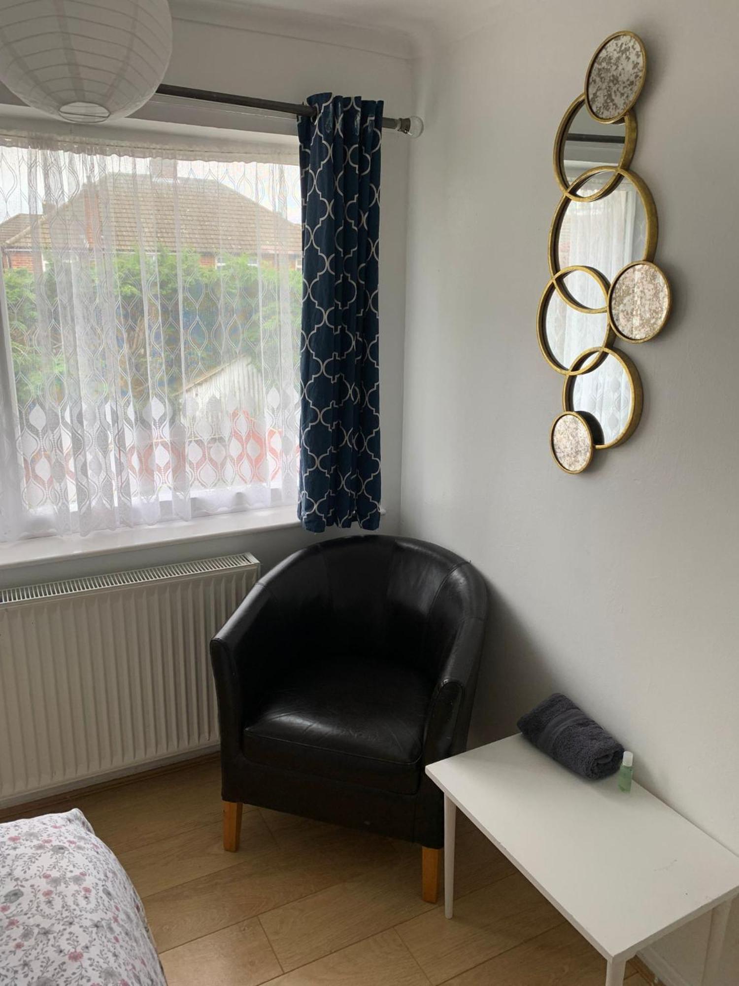 Luton Airport Guest House In Quiet And A Very Pleasant Area, Near London Luton Airport With Free Parking, Wifi, Smart Tv Zimmer foto