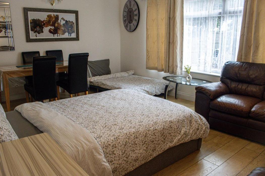 Luton Airport Guest House In Quiet And A Very Pleasant Area, Near London Luton Airport With Free Parking, Wifi, Smart Tv Zimmer foto
